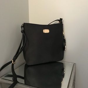 Michael Kors Jet Set Travel Messenger Bag